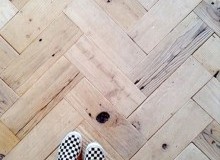 Podłoga drewniana, olej czy lakier?